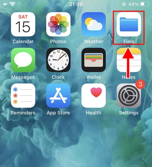 After the video download is complete, continue by opening the [<strong>Files</strong> → <strong>Downloads</strong>] app on your iPhone. The downloaded video will appear here.
